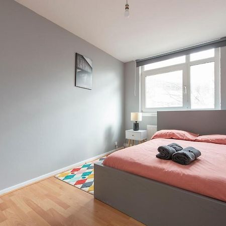 Lovely 2-Bed 20 Mins To Central London Londres Exterior foto