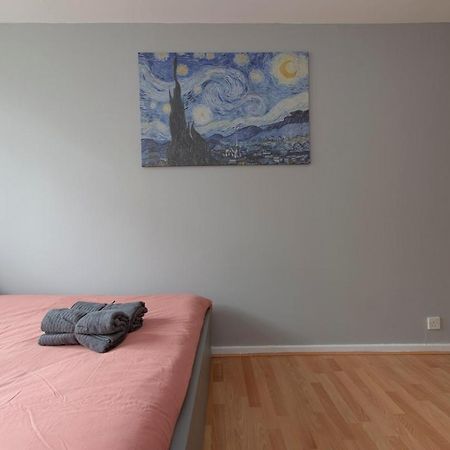 Lovely 2-Bed 20 Mins To Central London Londres Exterior foto