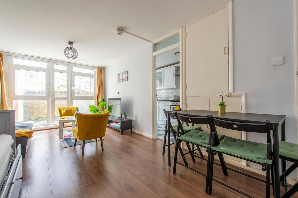 Lovely 2-Bed 20 Mins To Central London Londres Exterior foto