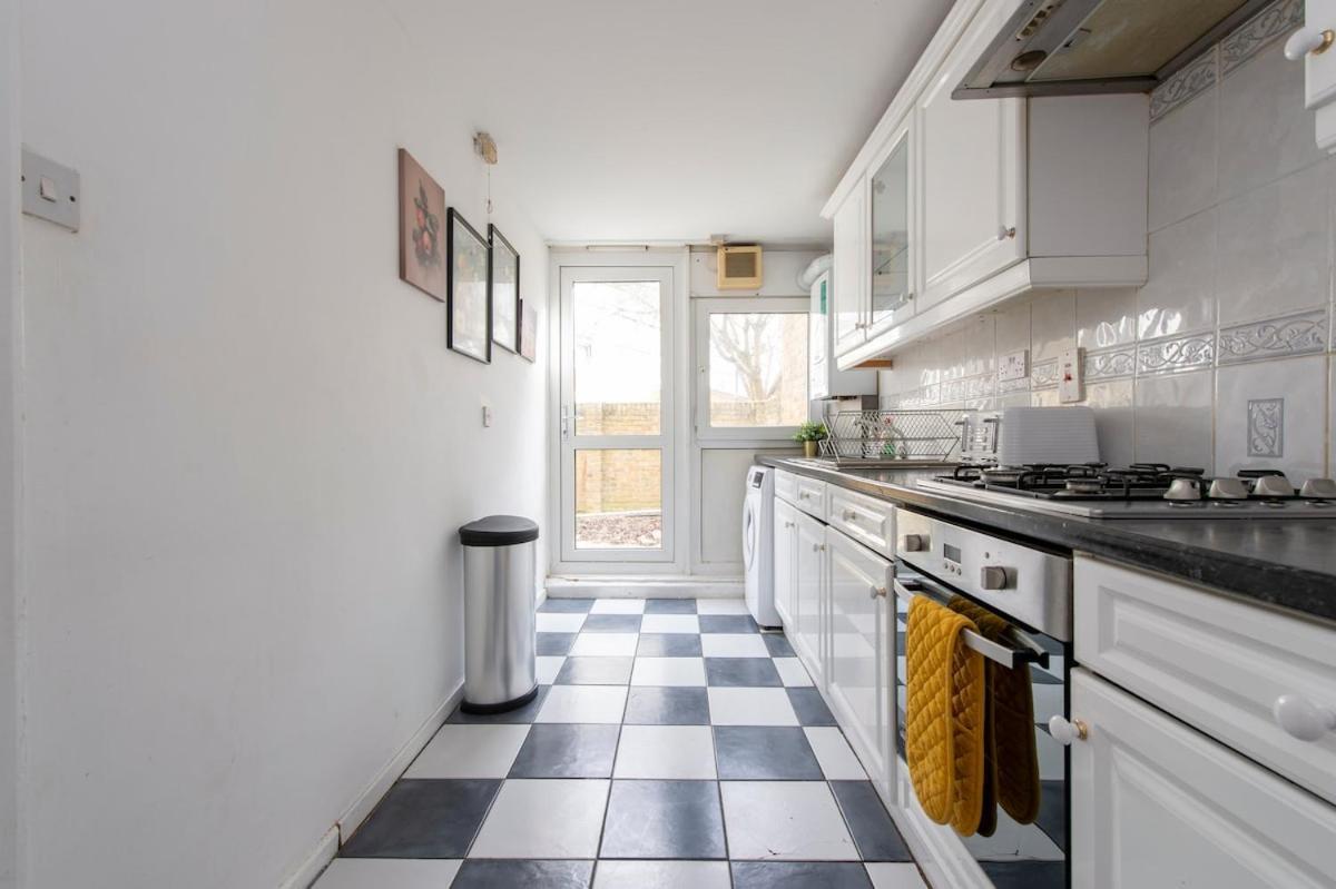 Lovely 2-Bed 20 Mins To Central London Londres Exterior foto