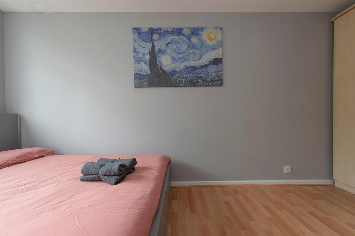 Lovely 2-Bed 20 Mins To Central London Londres Exterior foto