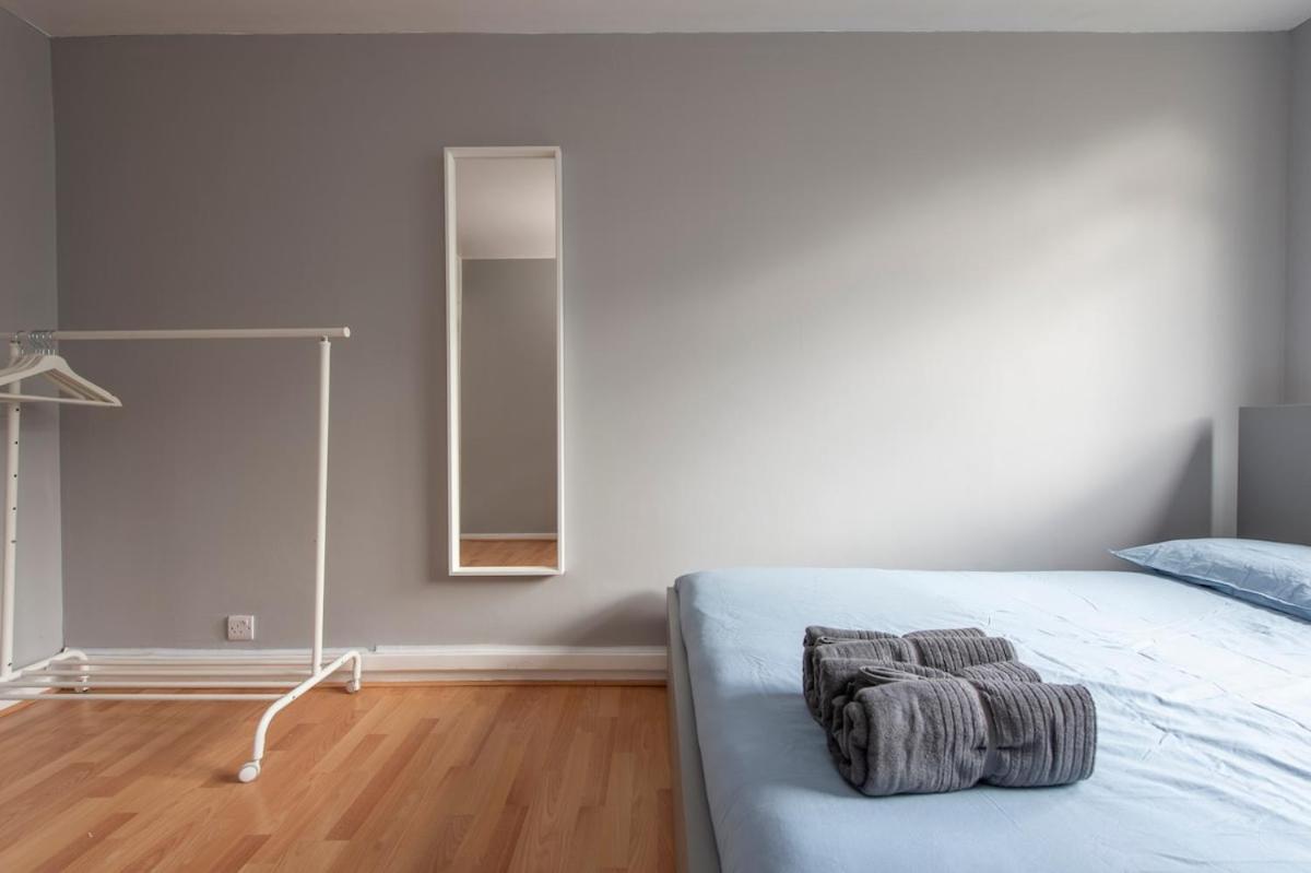 Lovely 2-Bed 20 Mins To Central London Londres Exterior foto