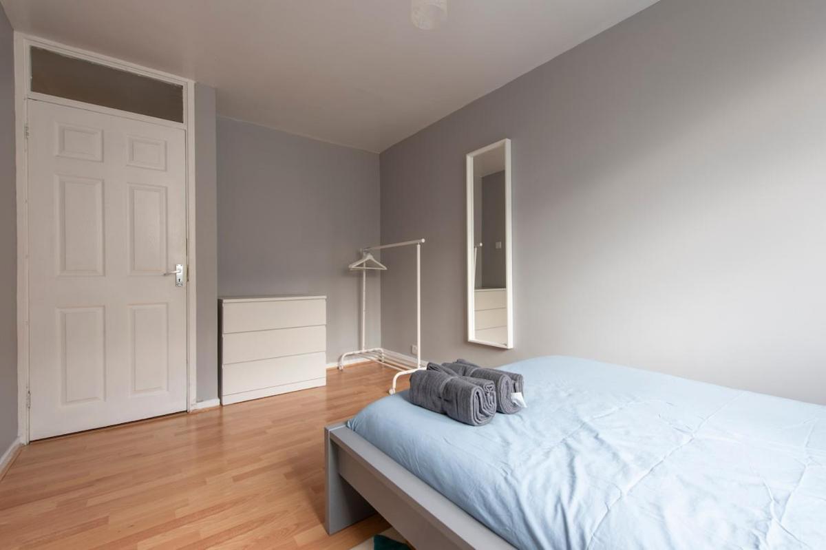 Lovely 2-Bed 20 Mins To Central London Londres Exterior foto