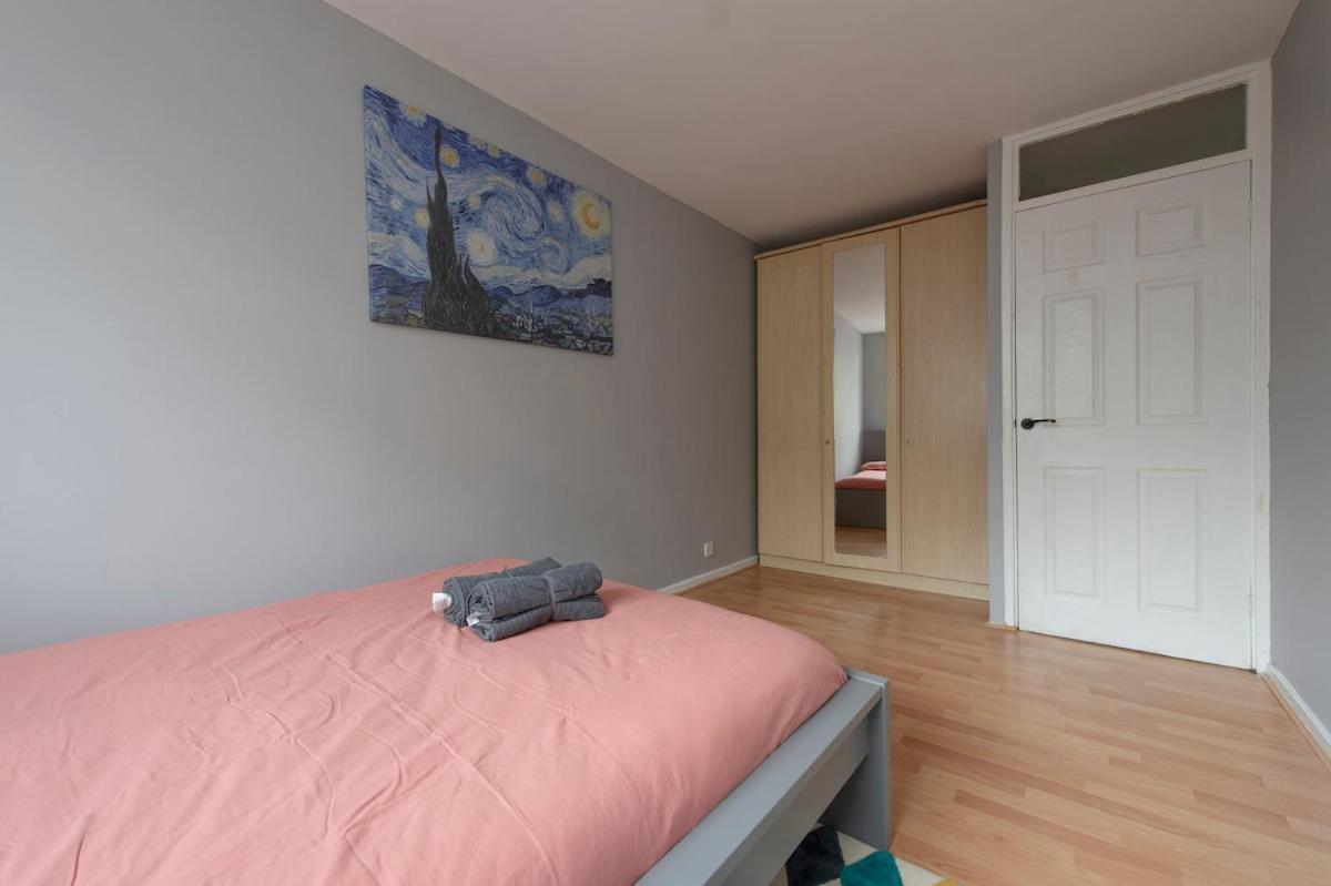 Lovely 2-Bed 20 Mins To Central London Londres Exterior foto