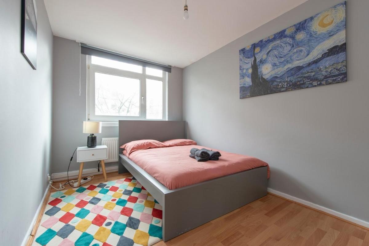 Lovely 2-Bed 20 Mins To Central London Londres Exterior foto