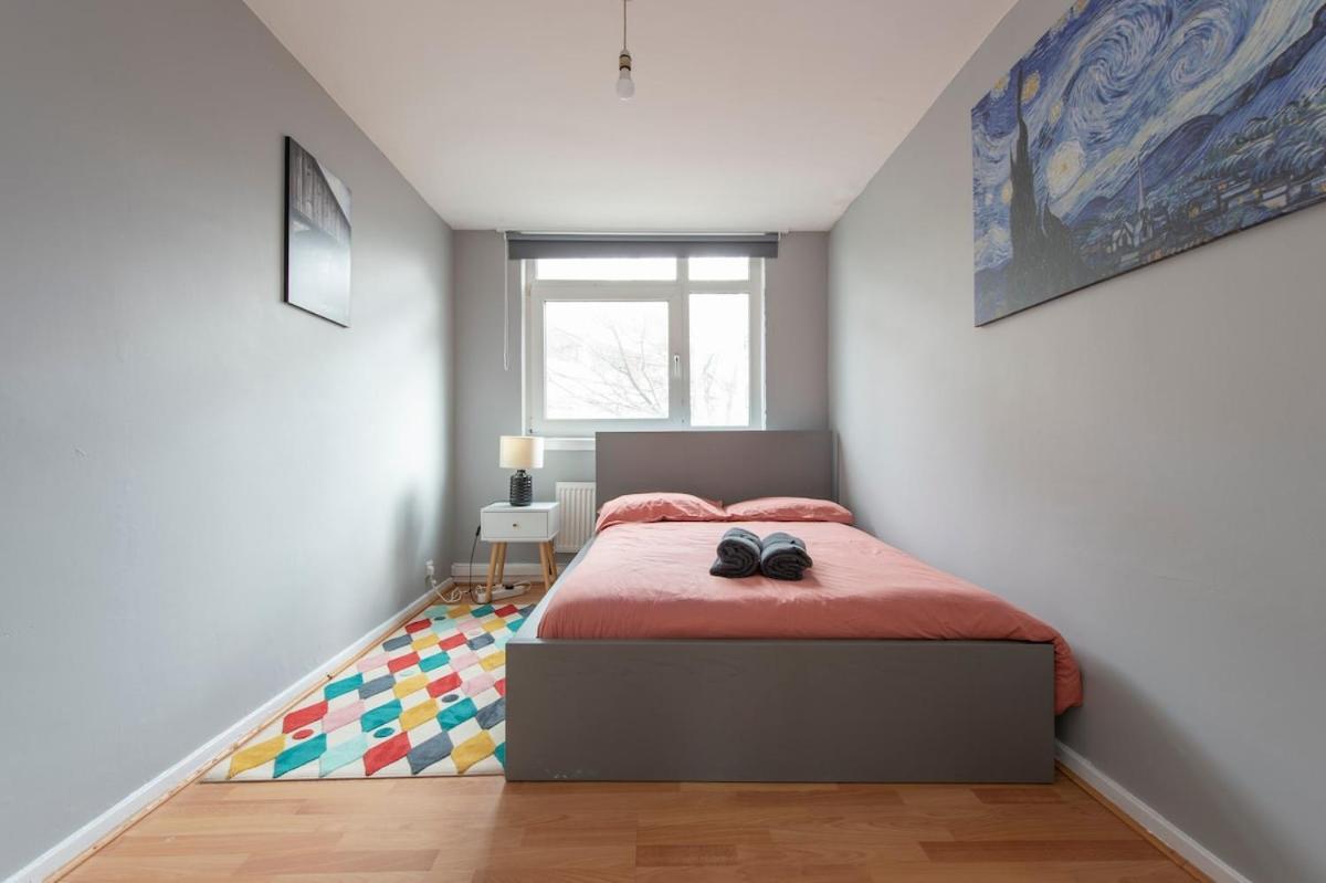 Lovely 2-Bed 20 Mins To Central London Londres Exterior foto
