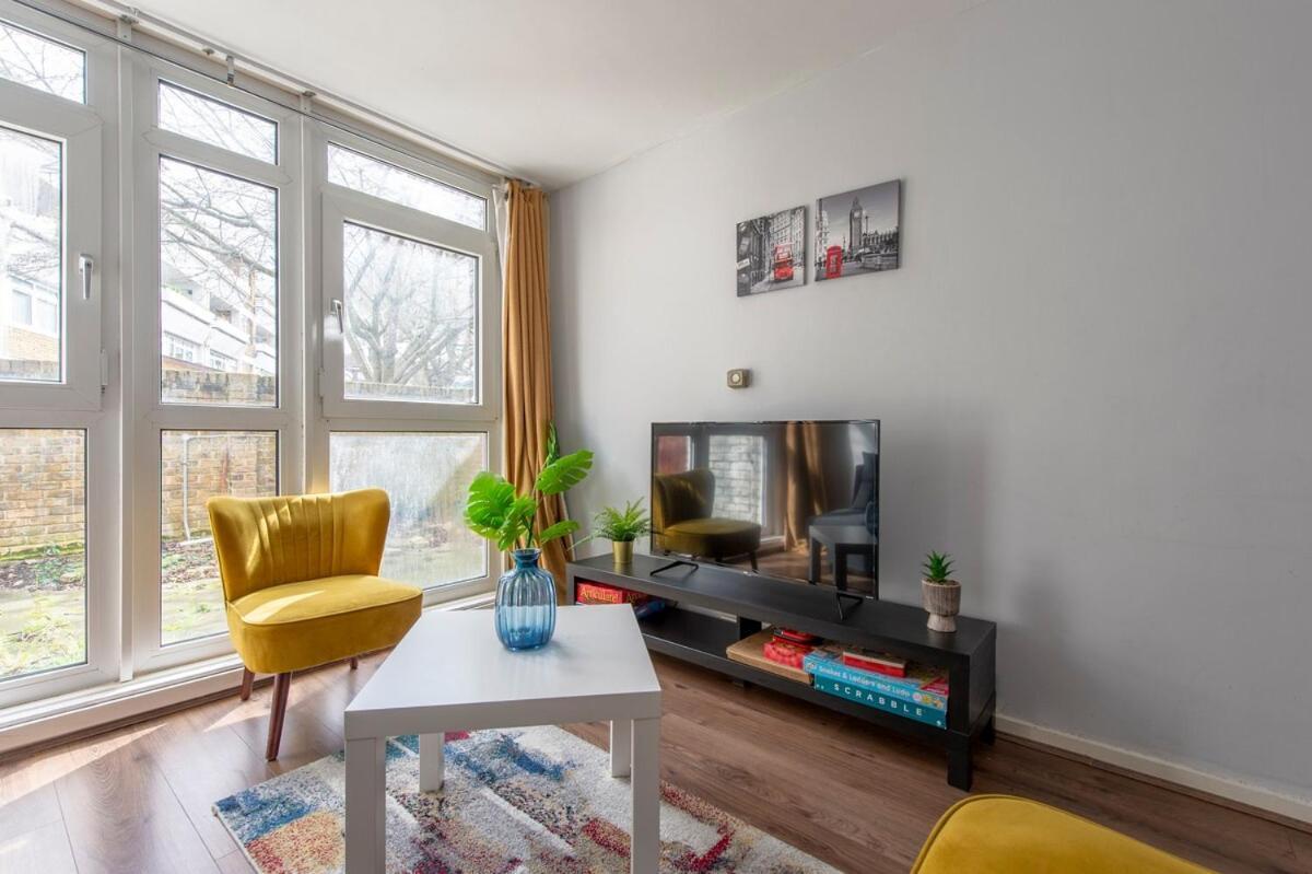 Lovely 2-Bed 20 Mins To Central London Londres Exterior foto